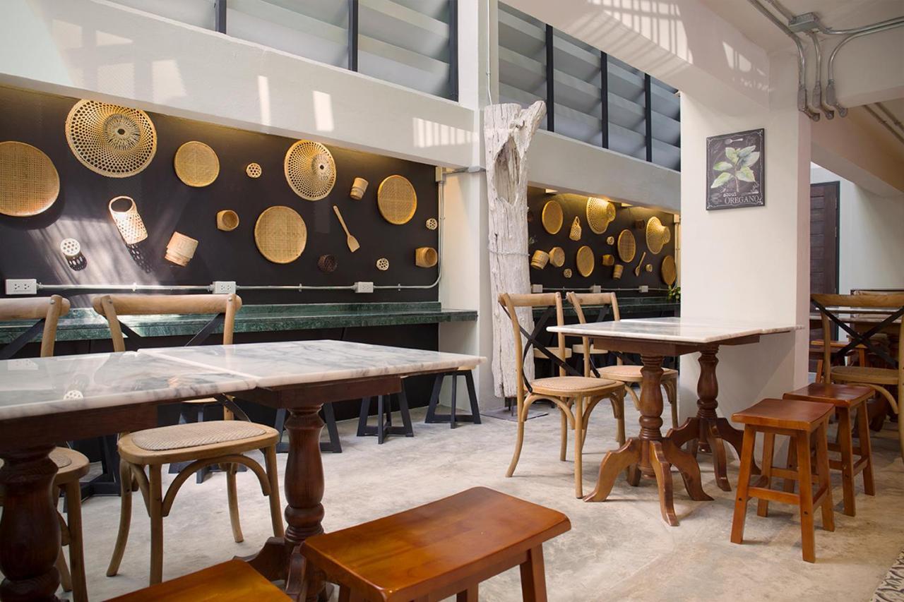 Foodotel Bangkok Exterior photo