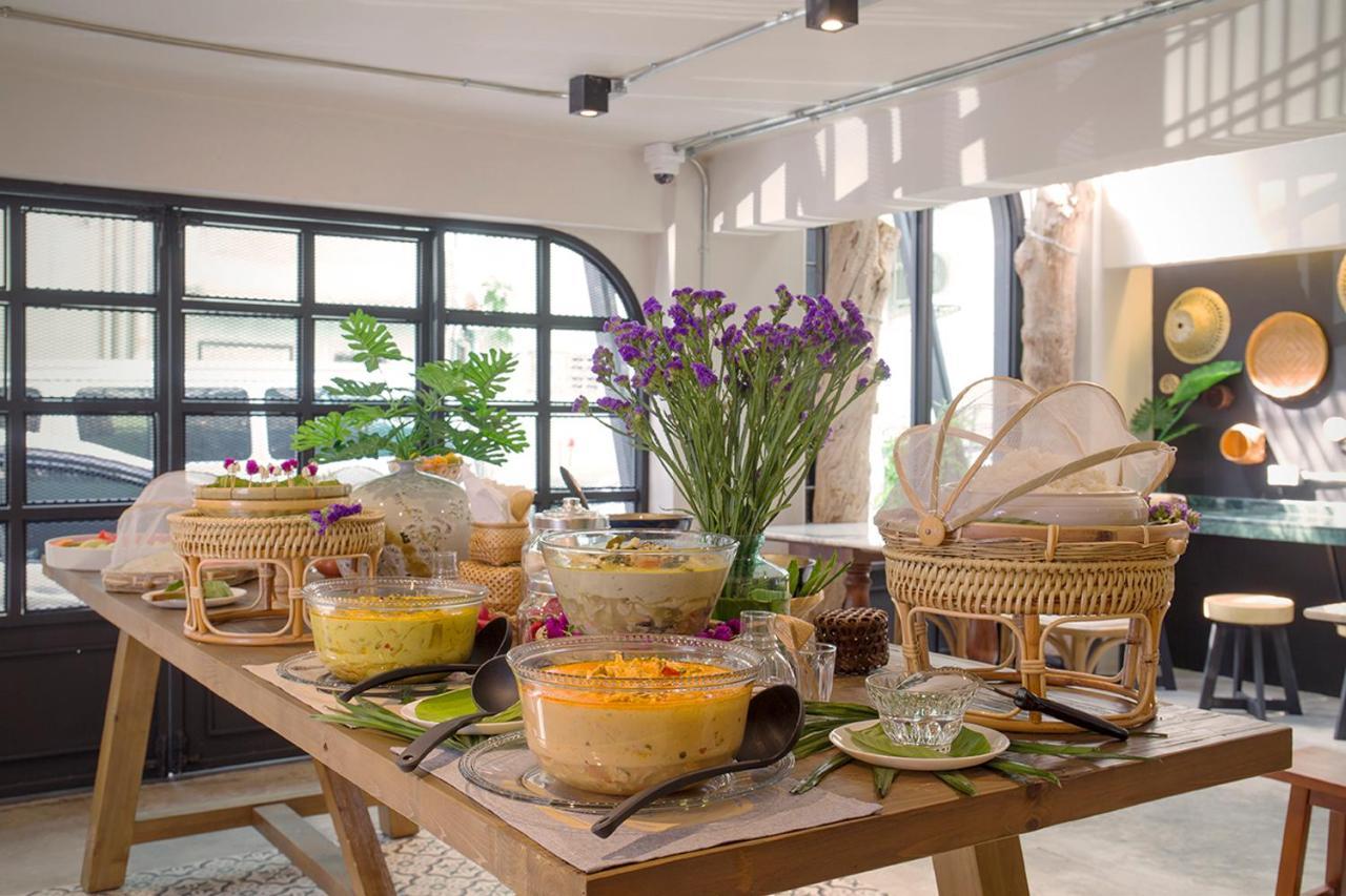 Foodotel Bangkok Exterior photo